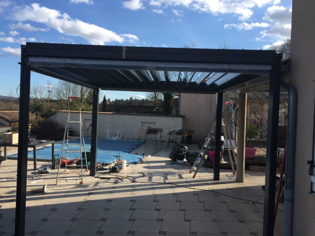 Pose d'une Pergola bio-climatique à Montagnat (Ain)